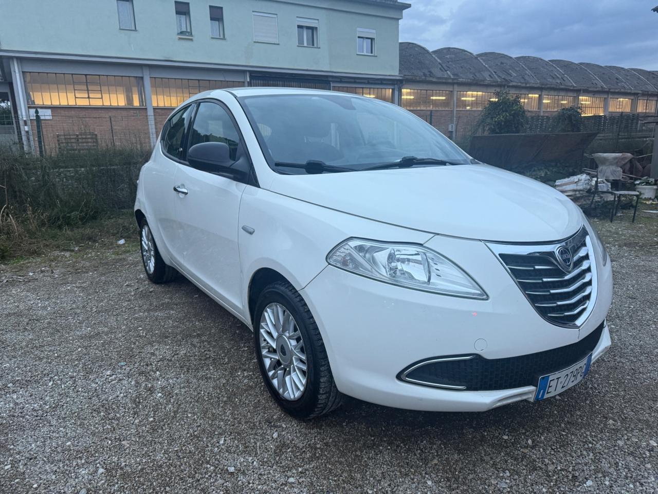 Lancia Ypsilon 1.2 69 CV 5 porte S&S Platinum