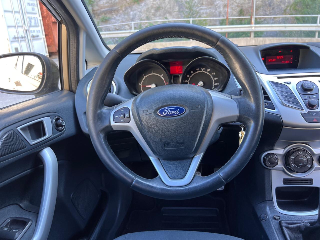 Ford Fiesta 1.4 TDCi 70CV 5 porte Titanium