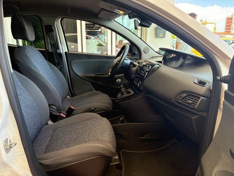 Lancia Ypsilon 1.0 FireFly 70cv S&S Hybrid SILVER