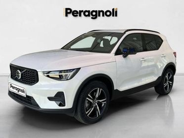 VOLVO XC40 B3 PLUS DARK AUTOMATICA KM0