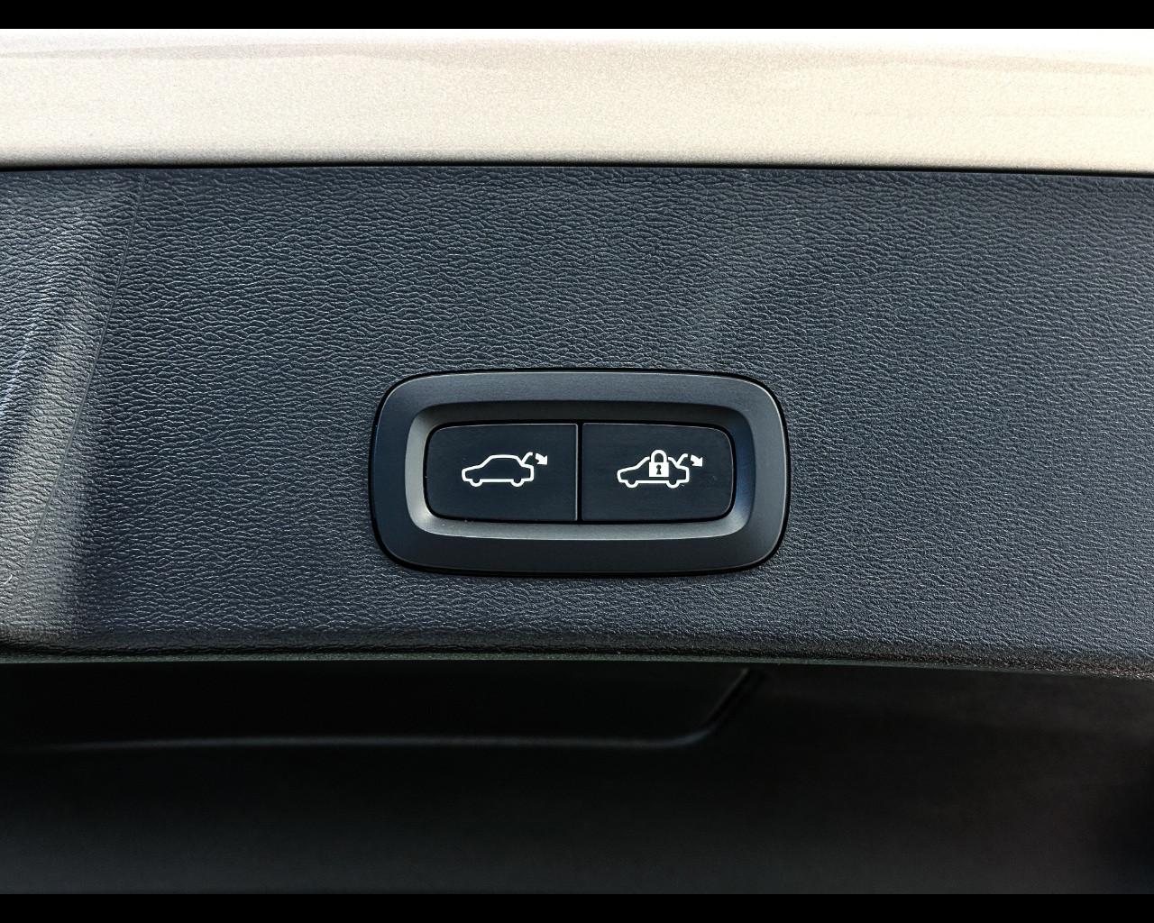 VOLVO XC40 (2017-->) - XC40 T5 Recharge Plug-in Hybrid automatico