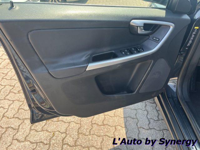 VOLVO XC60 2.4 D 163 CV AWD Geartronic Summum