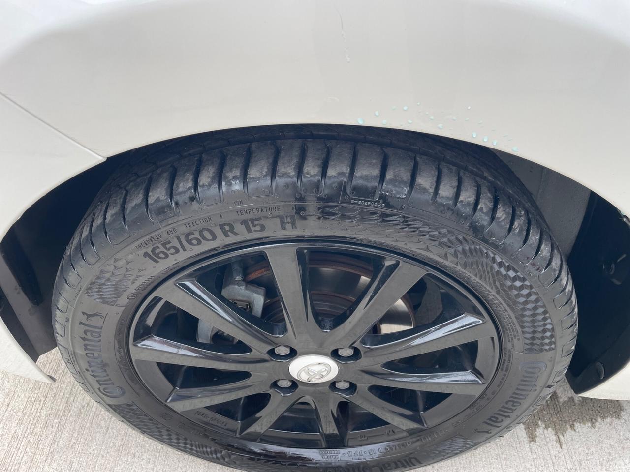 Toyota Aygo 1.0 VVT-i 69 CV 5 porte x-wave MMT
