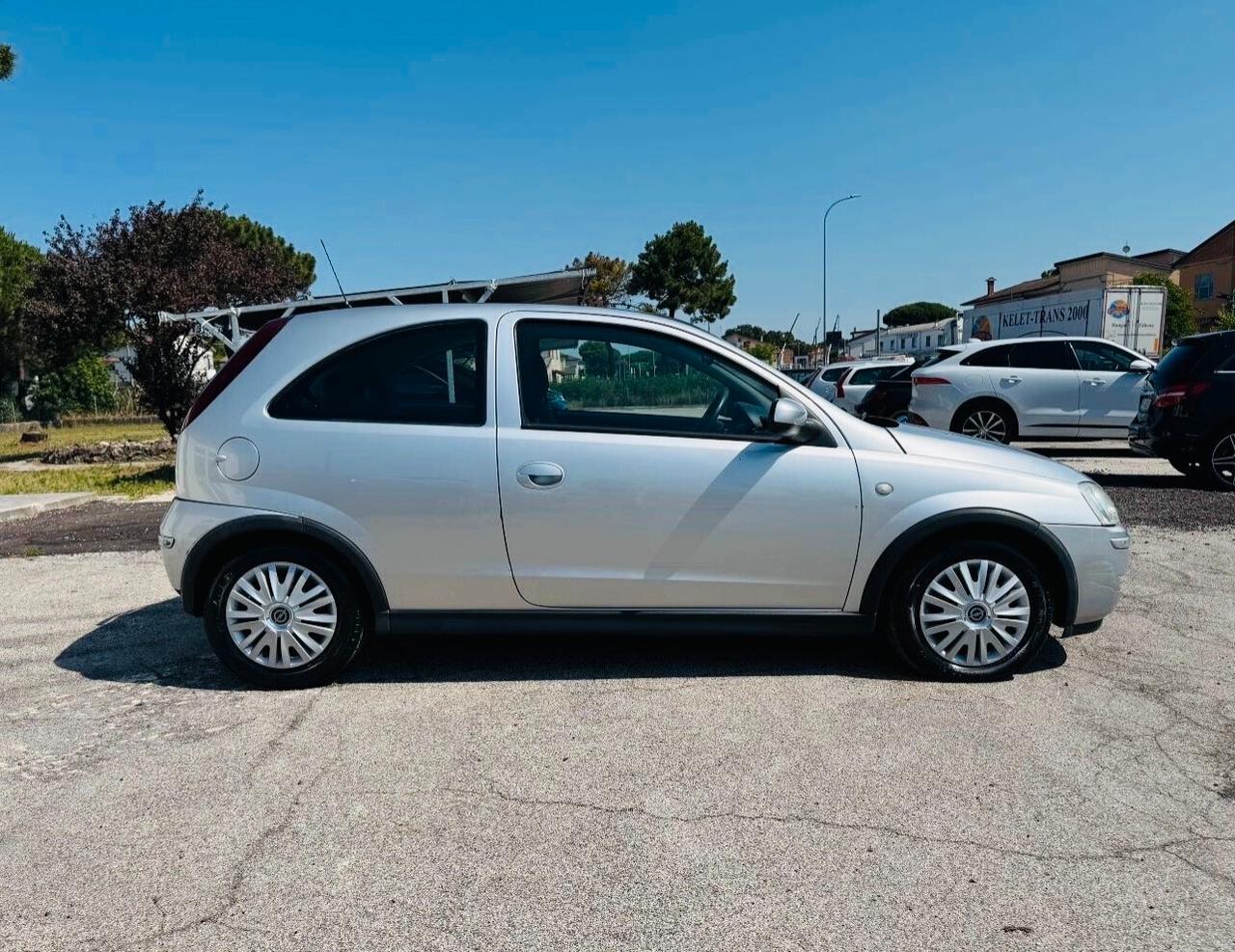 Opel Corsa 1.2i 16V cat 3 porte