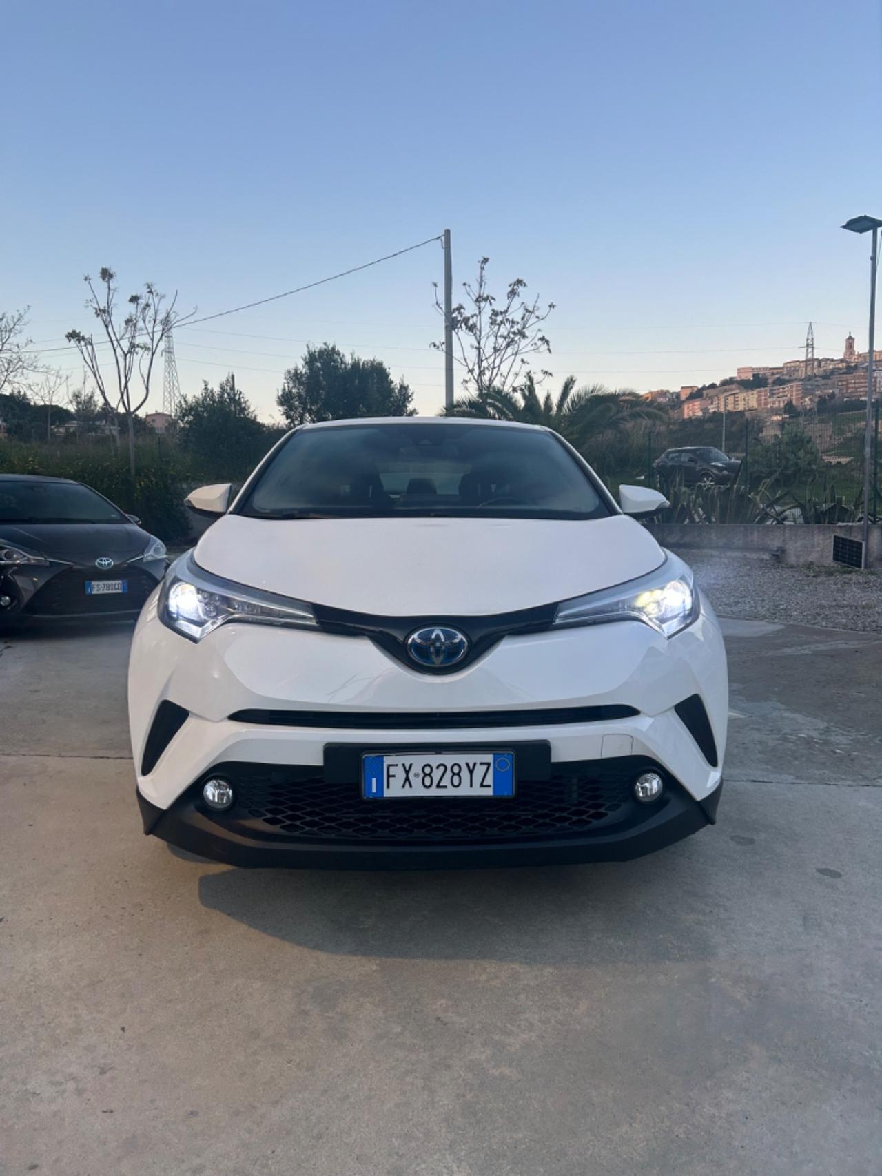 Toyota C-HR 1.8 Hybrid E-CVT Business