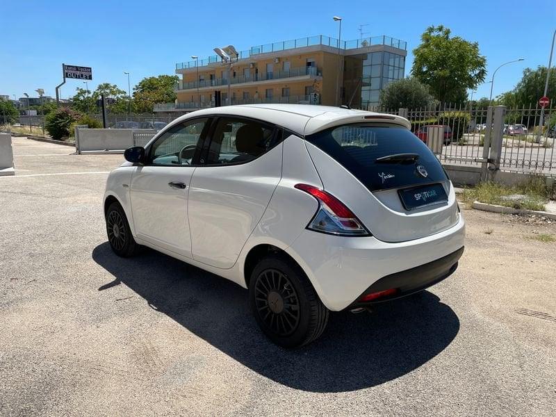 Lancia Ypsilon 1.2 69 CV 5 porte GPL Ecochic Silver