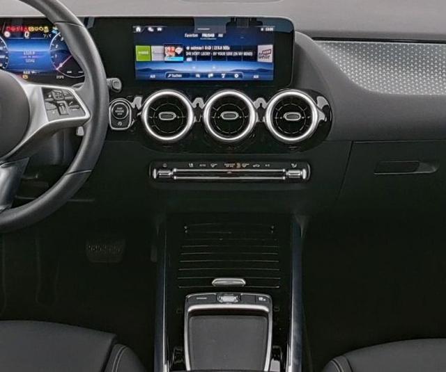MERCEDES-BENZ GLA 180 Automatic Progressive Advanced