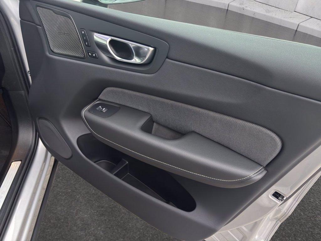 VOLVO XC60 2.0 b5 mhev Plus Dark awd auto del 2025