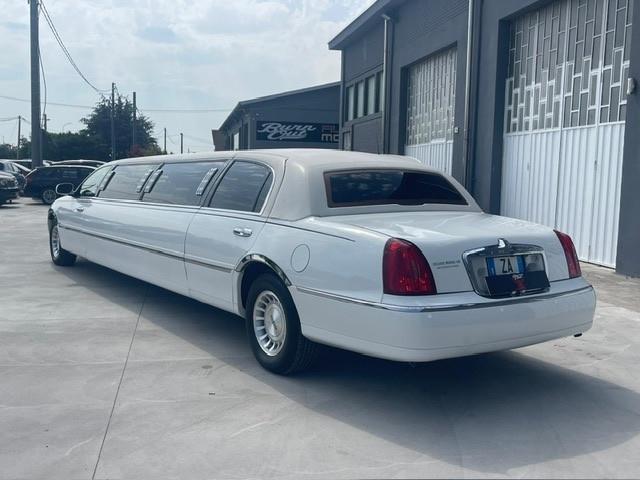 Lincoln Town Car Limousine 9 posti patente b