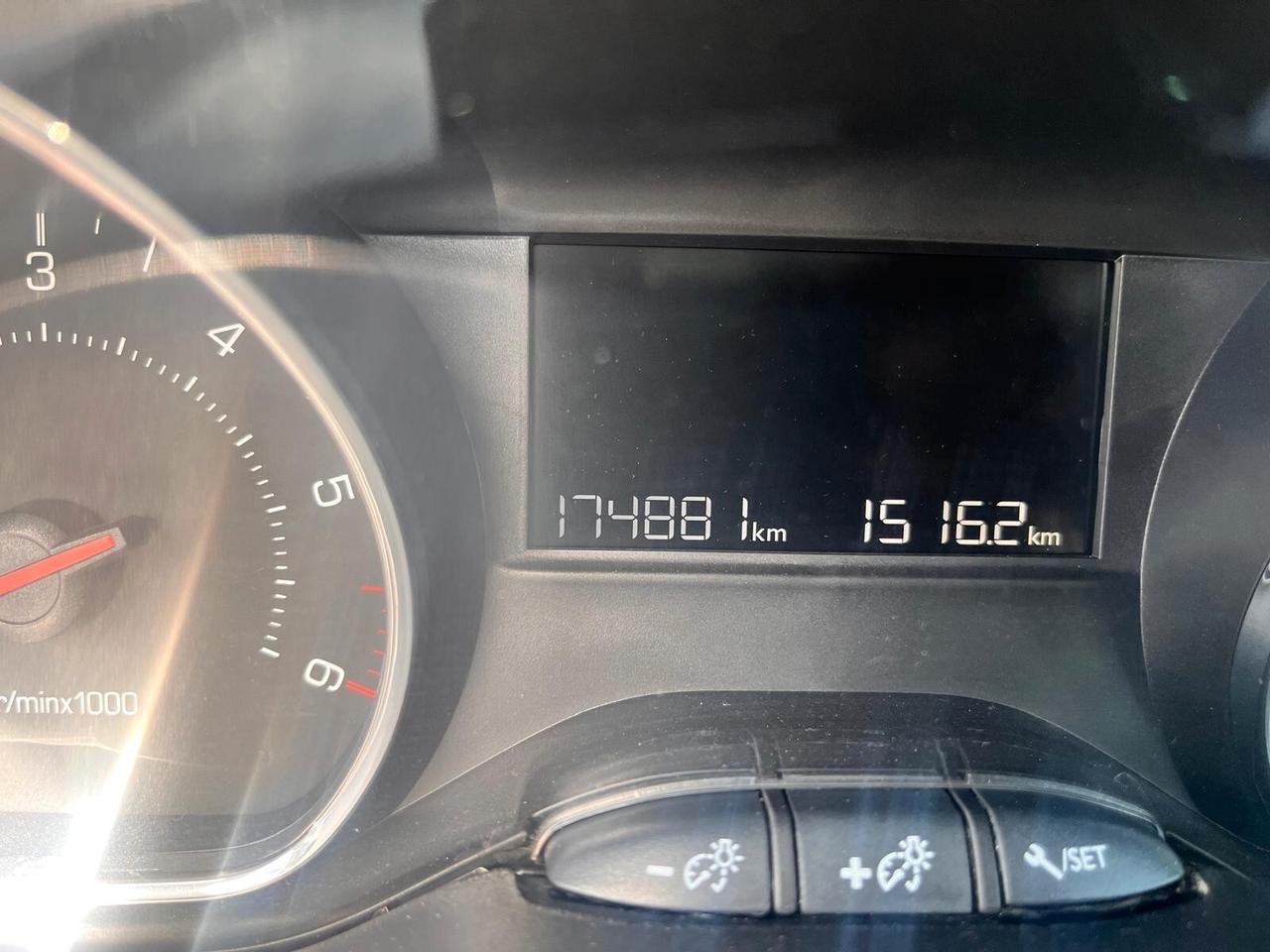 Peugeot 208 1.4 HDi 68 CV 5 porte Access