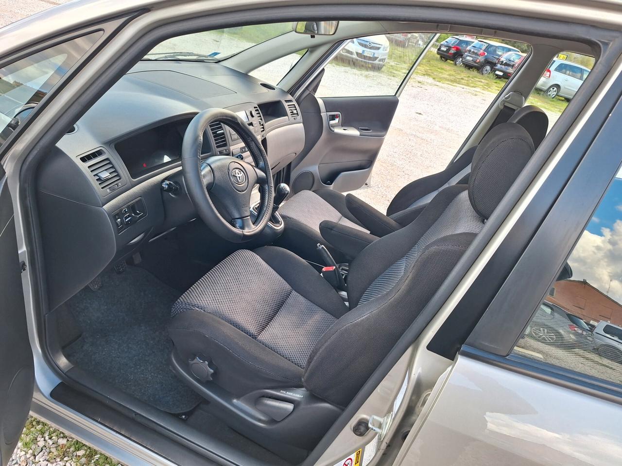 Toyota Corolla Verso 2.0 tdi D-4D NEOPATENTATI FAMIGLIARE