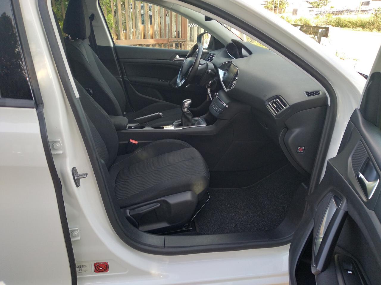 Peugeot 308 BlueHDi 100 S&S Business