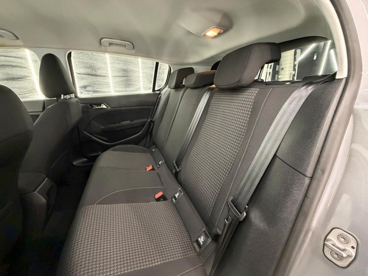 Peugeot 308 5P-1.5HDI-FULL OPTIONAL-KM CERTI-12 M GAR-PERMUTE