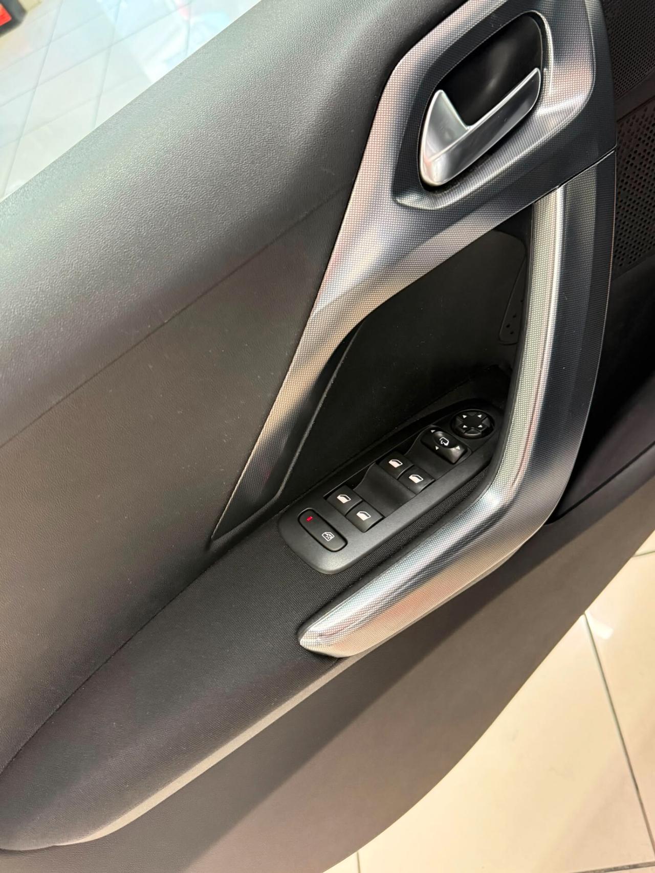 Peugeot 2008 BlueHDi 100 S&S Allure