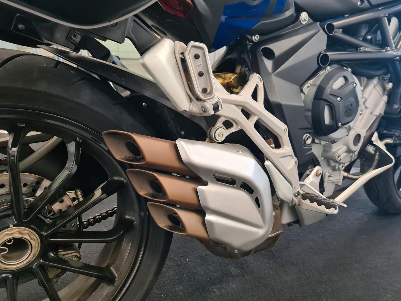 MV AGUSTA STRADALE 800
