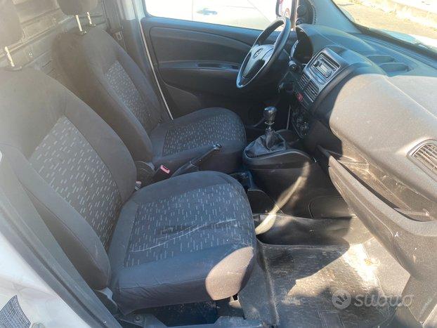 Opel Combo opel combo bianco