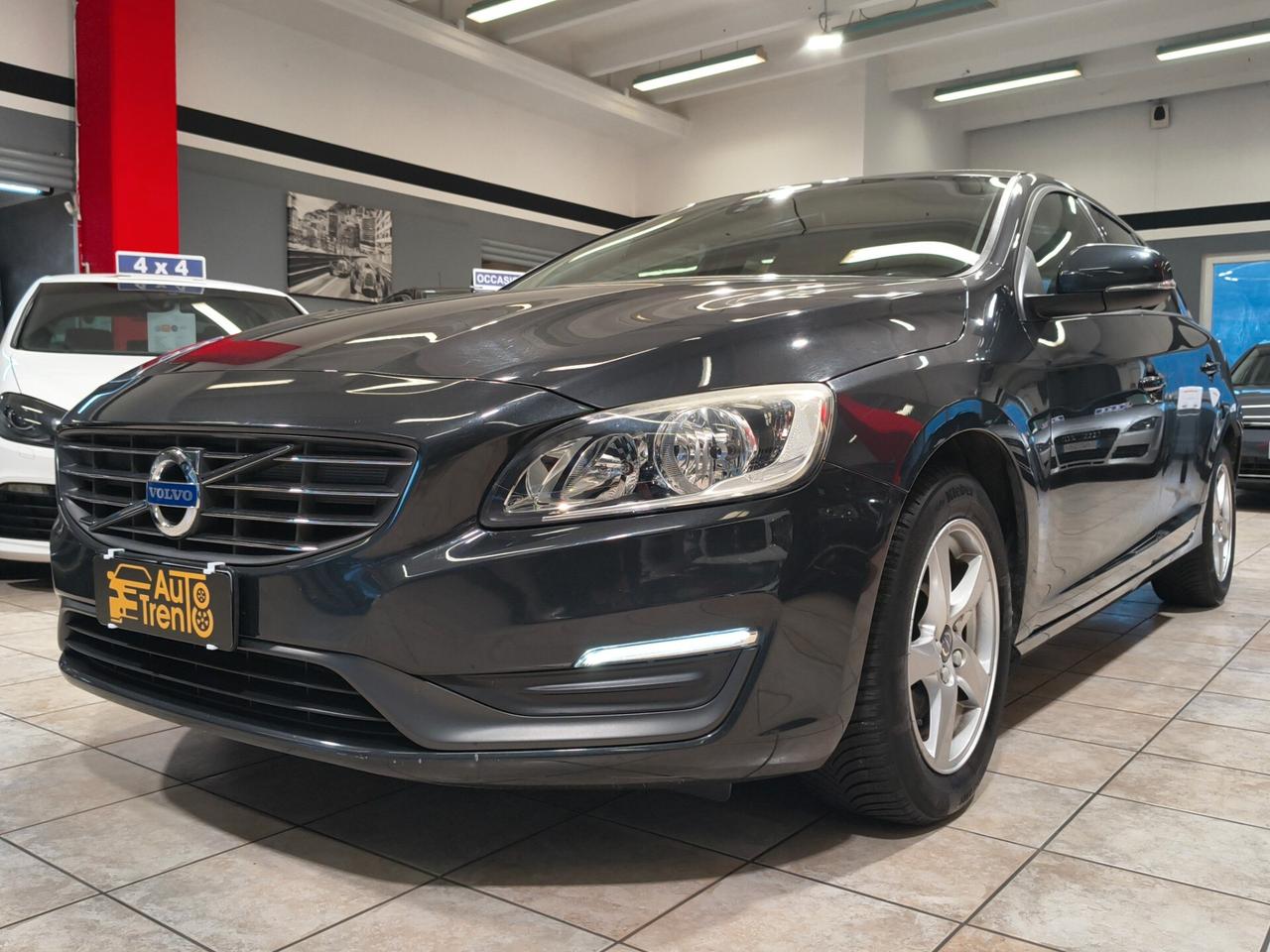 Volvo V60 D2 R-design Momentum 139.000km
