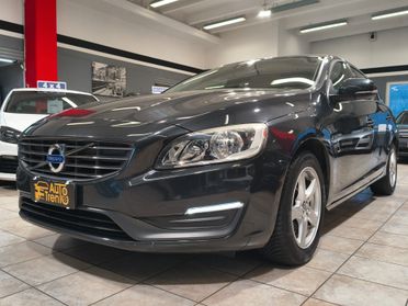 Volvo V60 D2 R-design Momentum 139.000km
