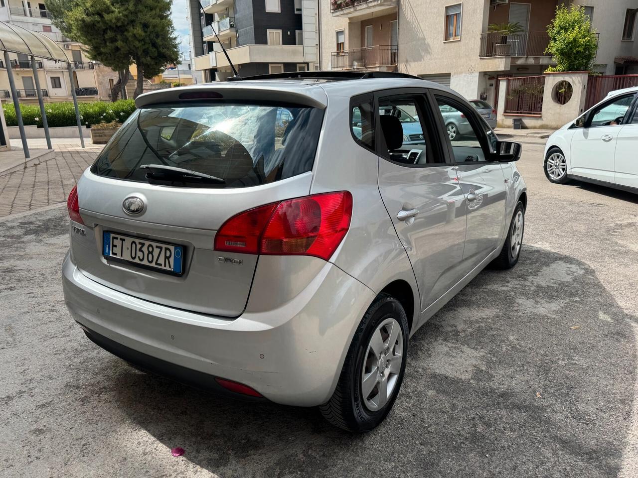KIA VENGA 1.4 CRDI 90 CV. 6M. TETTO APRIBILE +SENSORI