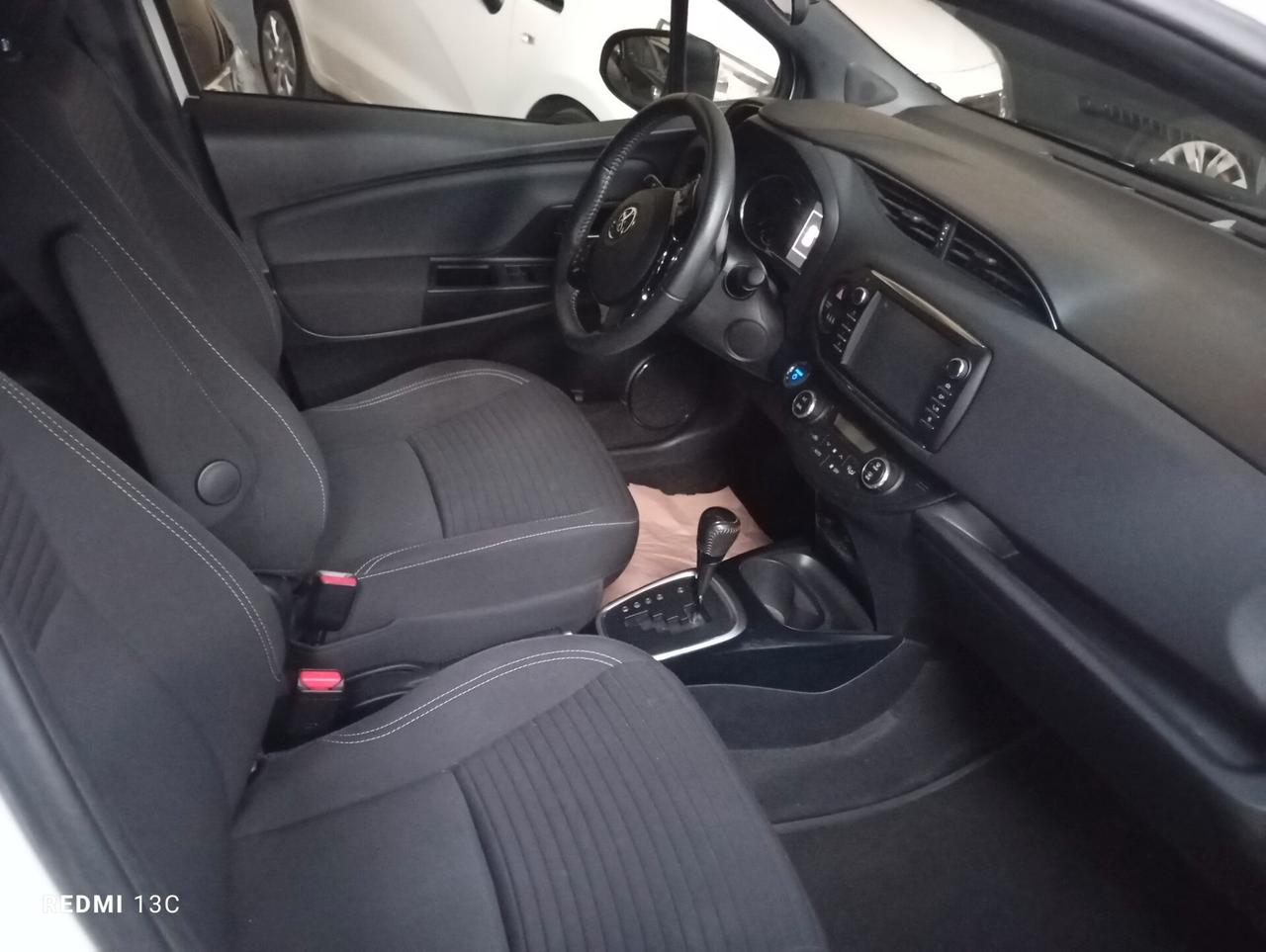 Toyota Yaris 1.5 White edition HYBRID permute