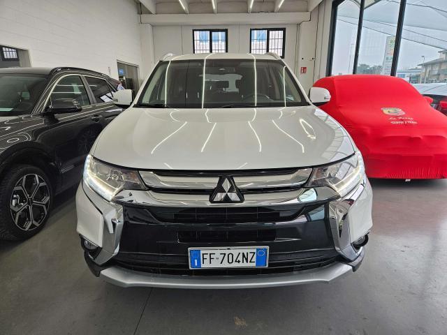 Mitsubishi Outlander 2.2 Instyle 7 posti