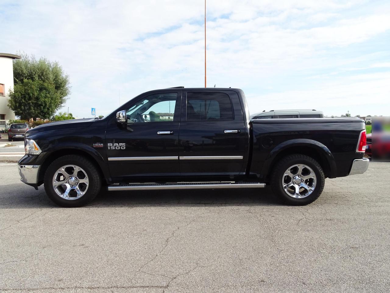 Dodge RAM 1500 AWD 5.7L V8 401CV LARAMIE AUTOCARRO