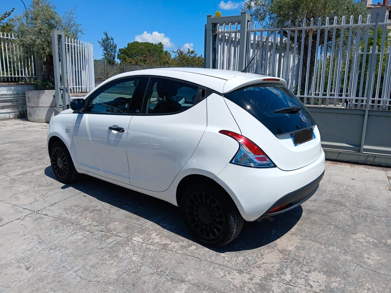 Lancia Ypsilon 1.2 69 CV 5 porte S&S Gold