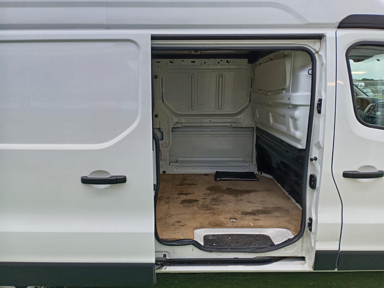 FURGONE CABINATO 3 POSTI RENAULT TRAFIC MOTORE SOSTITUITO