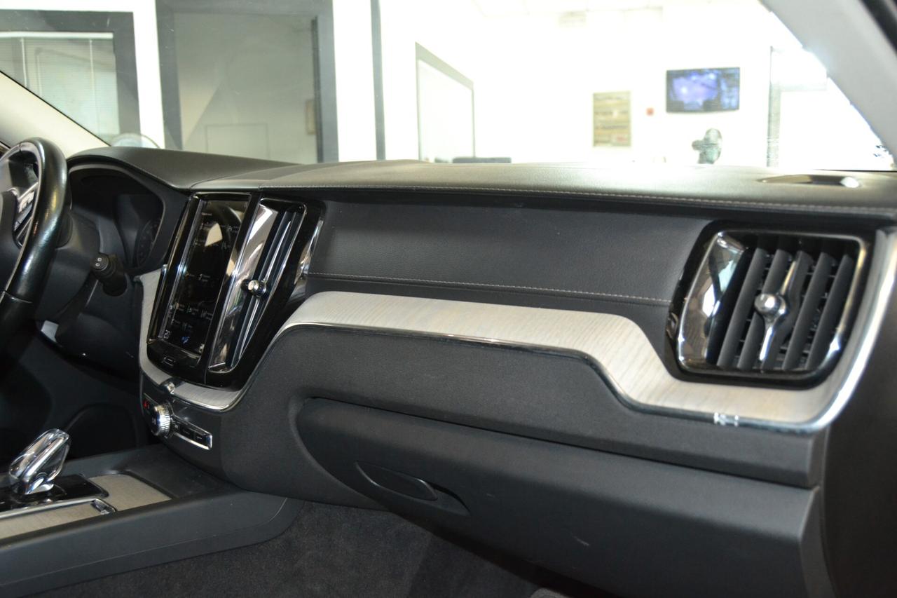Volvo XC60 2.0D AWD Auto/navi/Pelle/led/KMDOC