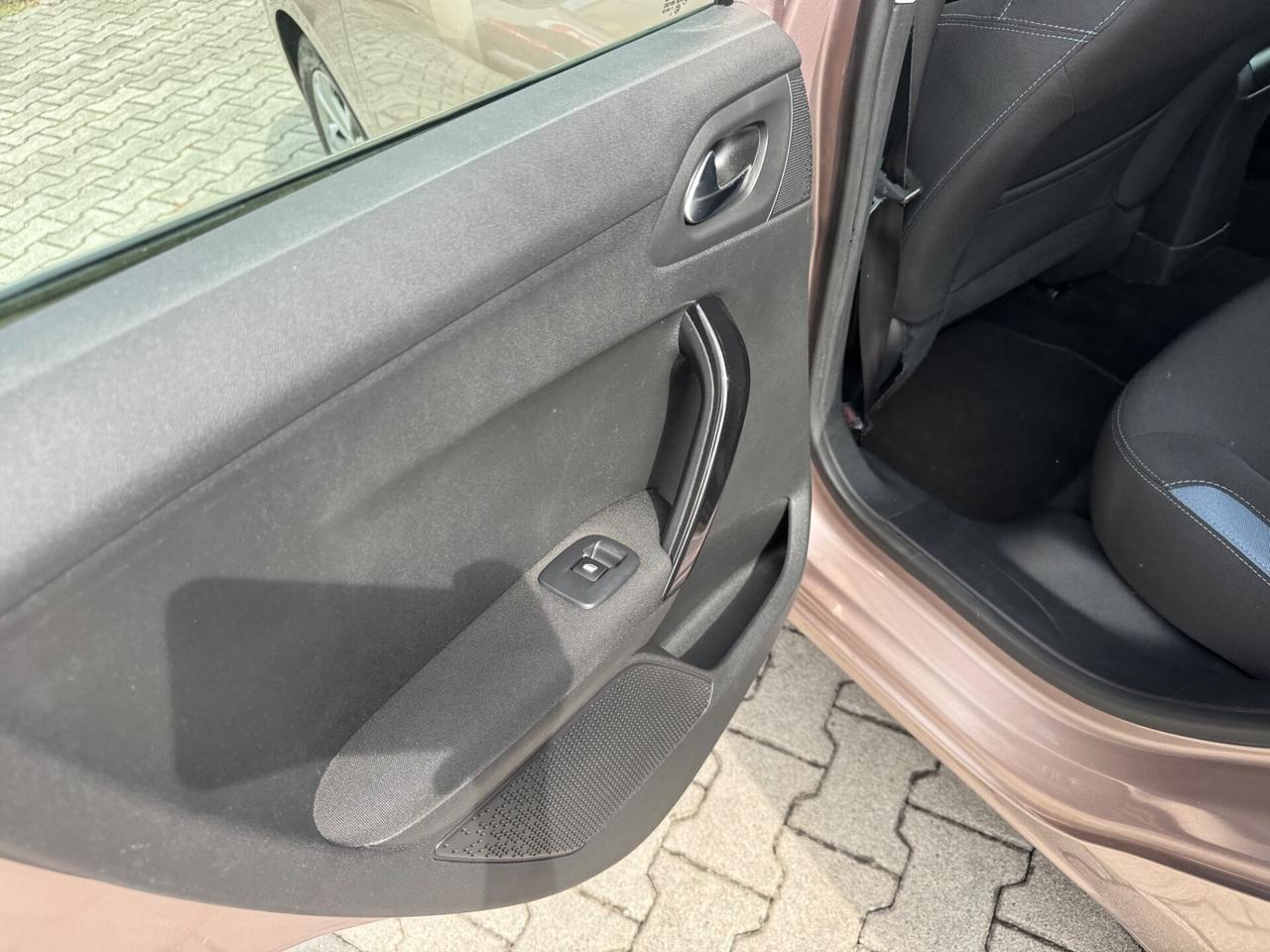 Peugeot 208 1.4 e-HDi 92 CV 5 porte neopatentati