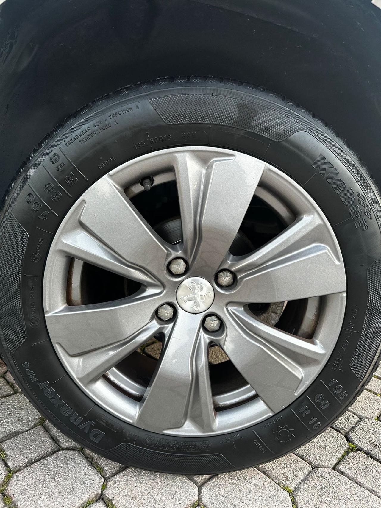 Peugeot 2008 BlueHDi 100 S&S Black Matt