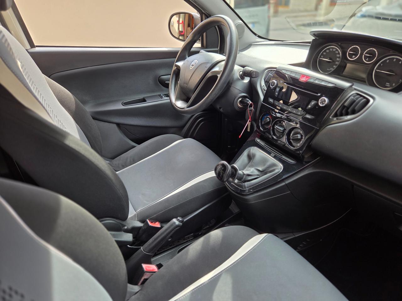 Lancia Ypsilon 0.9 TwinAir 85 CV 5 porte Metano Ecochic Gold
