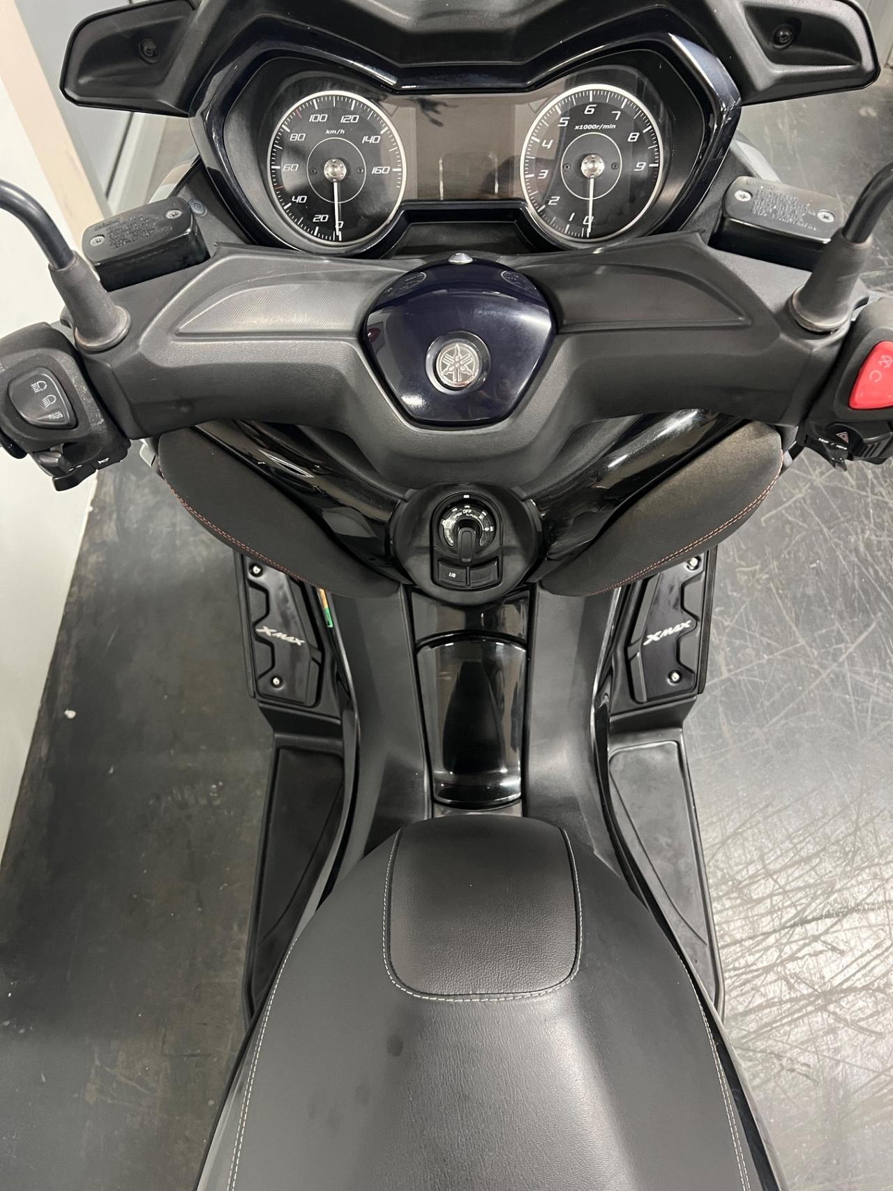Yamaha X-Max 300 Tech max