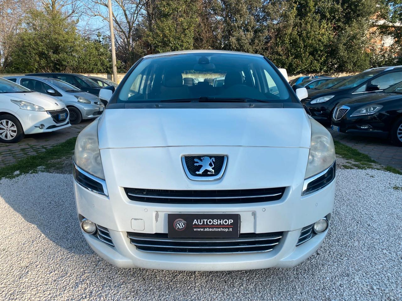 PEUGEOT - 5008 - 1.6 8V e-HDi 112CV S.&S. c.r. Fel. - FINANZIABILE