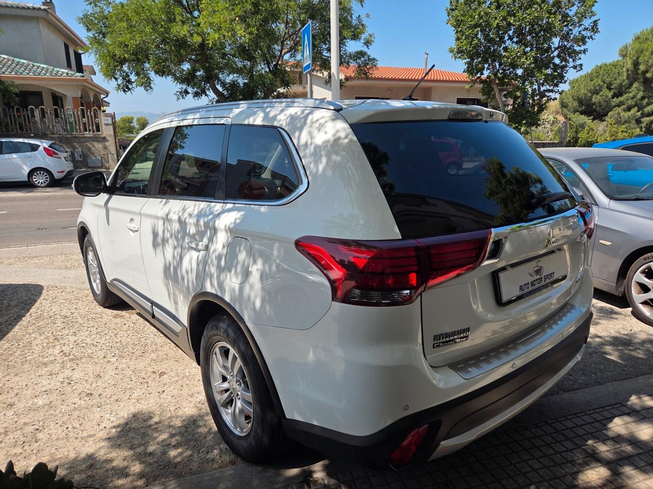Mitsubishi Outlander 2.2 DI-D 4WD Intense