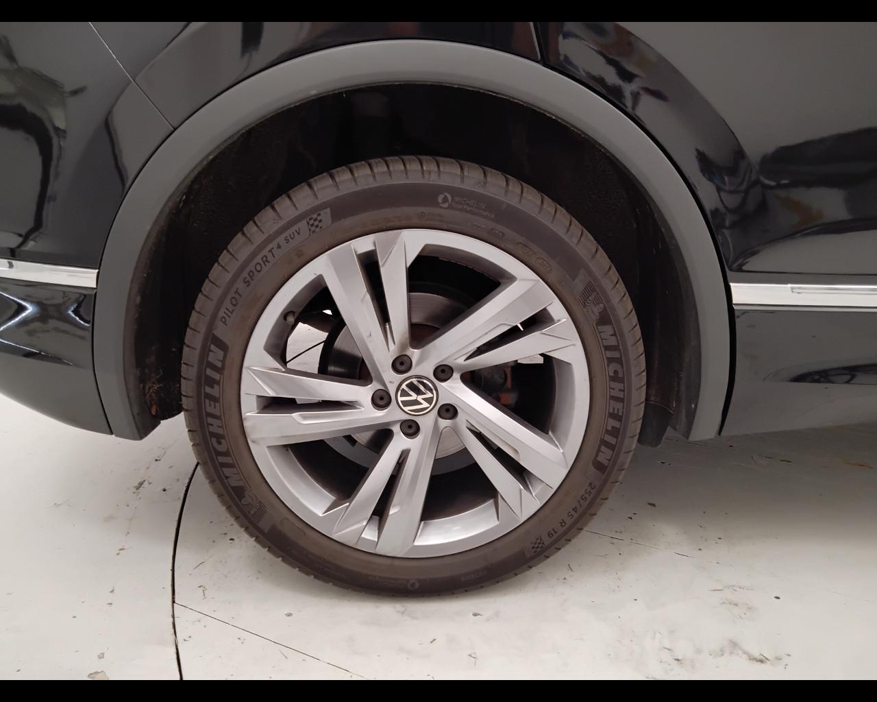 VOLKSWAGEN Tiguan II 2021 - Tiguan 1.5 tsi R-Line 150cv dsg