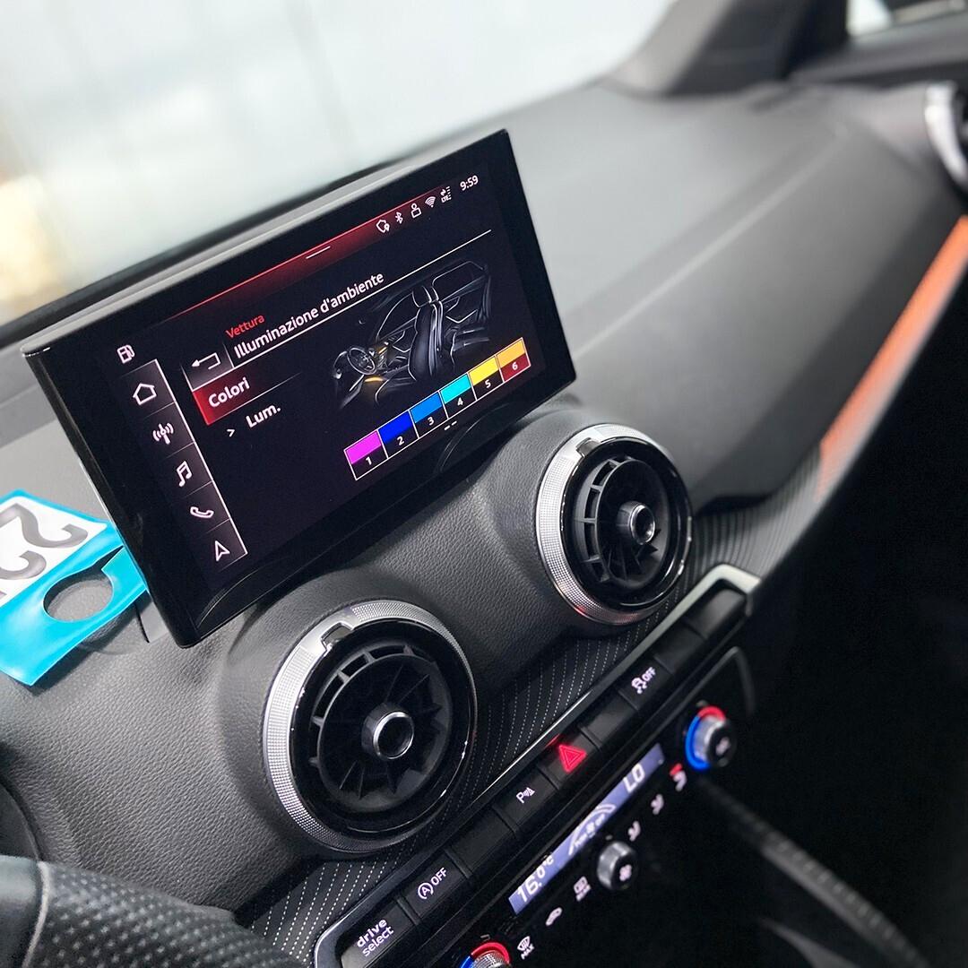 Audi Q2 35 TDI S tronic Identity Black