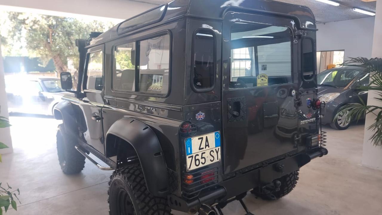 Land Rover Defender LAND ROVER
