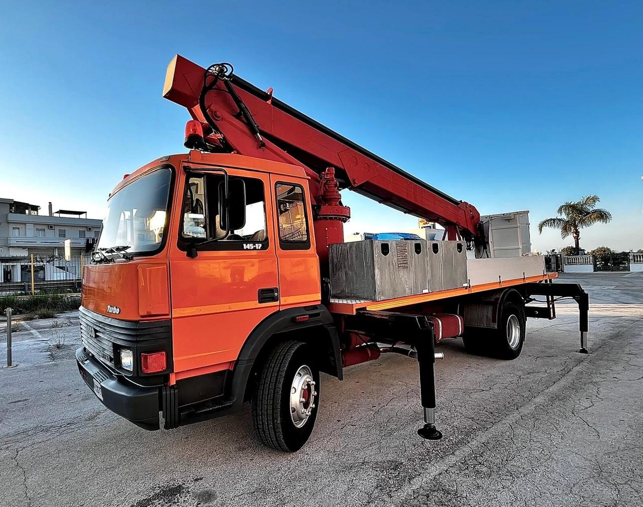 PIATTAFORMA AEREA IVECO 145-17 CESTELLO H. 20MT – SCALIFICIO RIMINESE