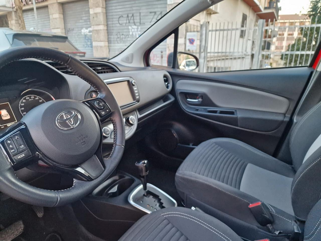 Toyota Yaris 1.5 Hybrid 5 porte Ok neopatentati