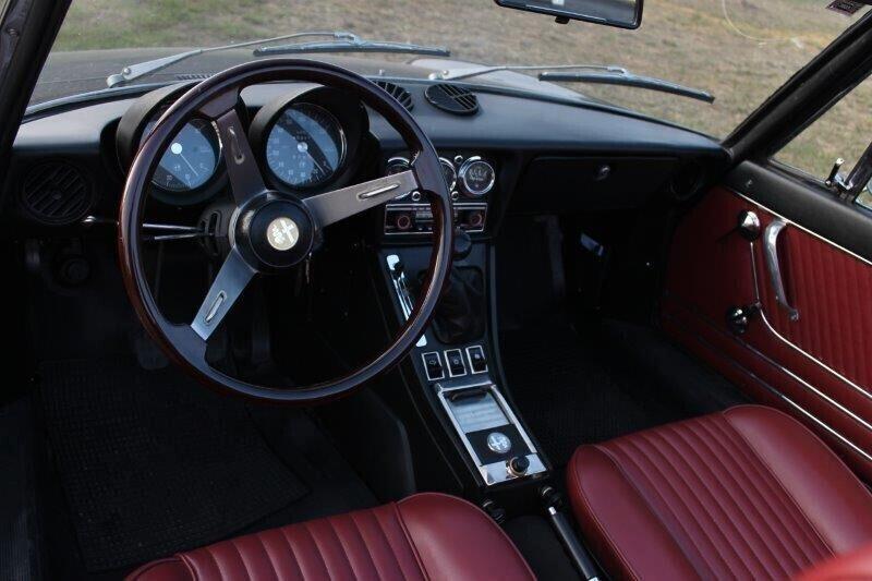 Alfa Romeo Spider 2000 veloce(Duetto, coda tronca) iscritta ASI immatricolata con targa nera RC, prima immatricolazione Milano