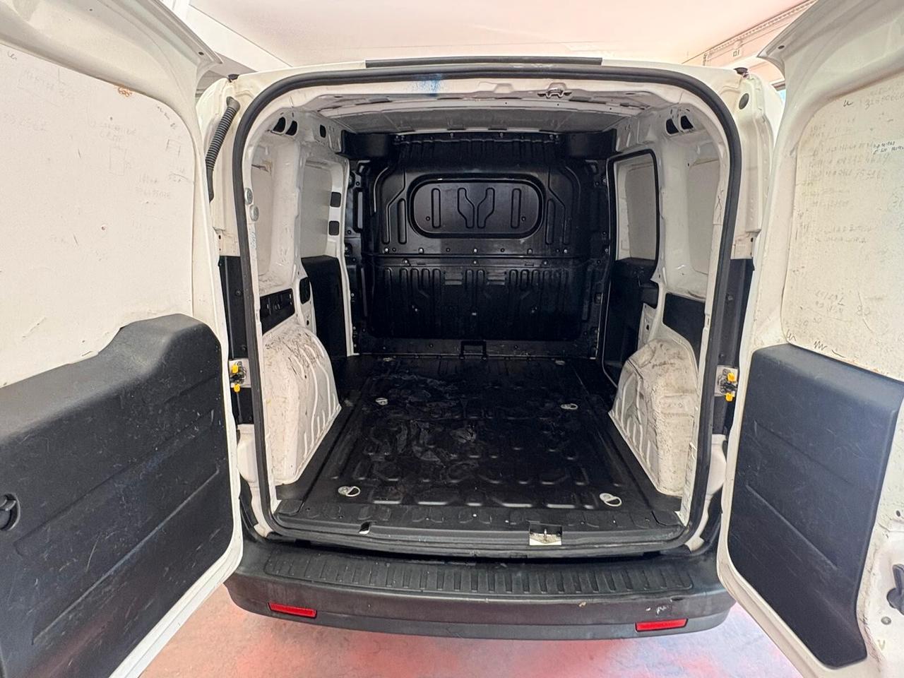 FURGONE FIAT DOBLO DIESEL 1.6 CV 105 Km 196.085 Certificati