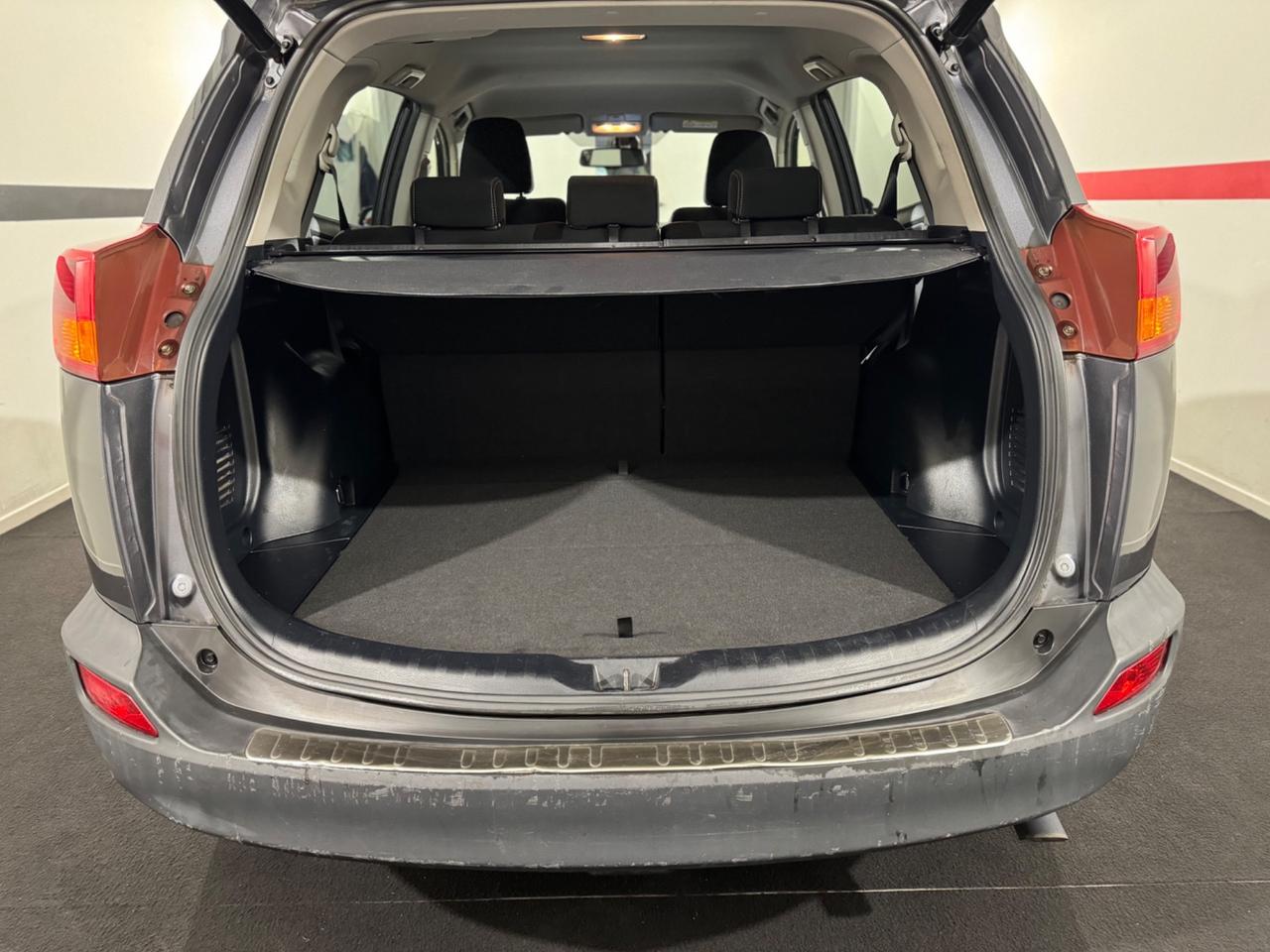Toyota RAV 4 2.0 D-4D 4WD Lounge White Ed.