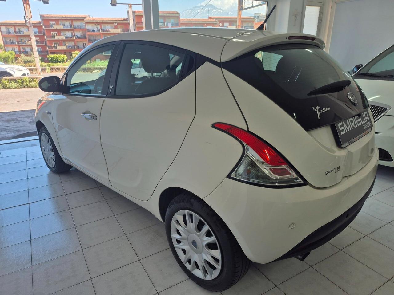 Lancia Ypsilon 0.9 TwinAir 85 CV 5 porte S&S DFN Gold