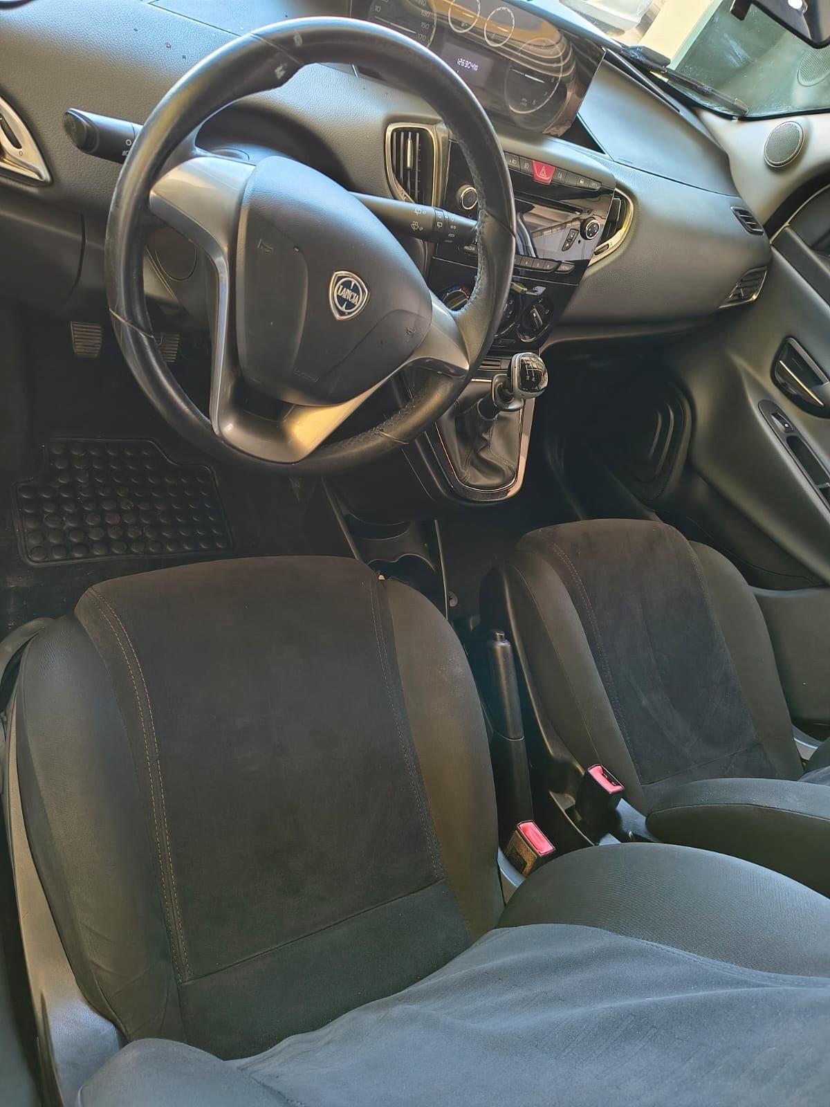 Lancia Ypsilon 1.2 69 CV 5 porte S&S Gold