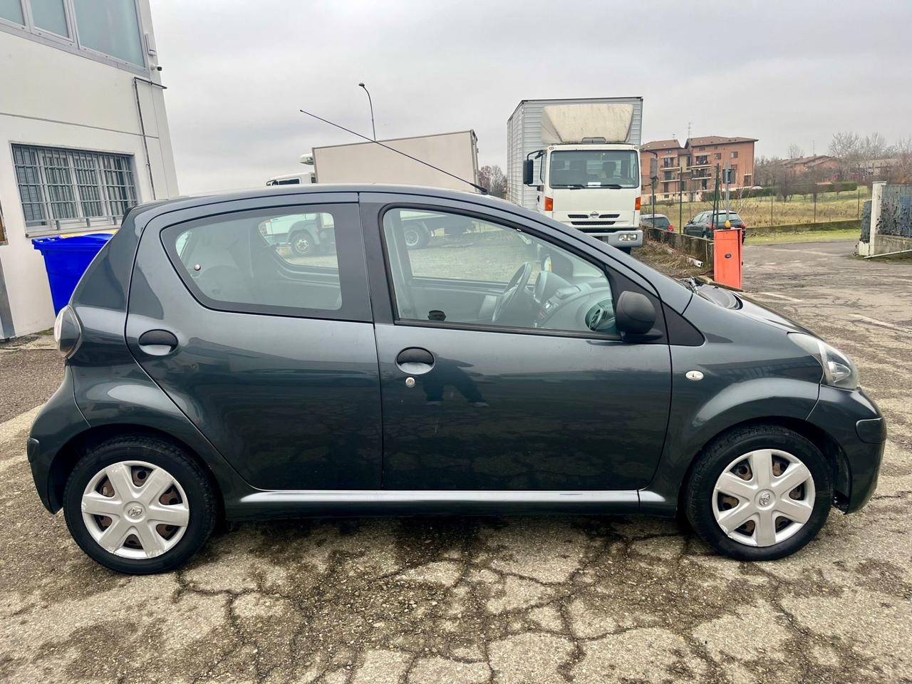 Toyota Aygo 1.0benz 2011 141.000km perfetta per neopatentati