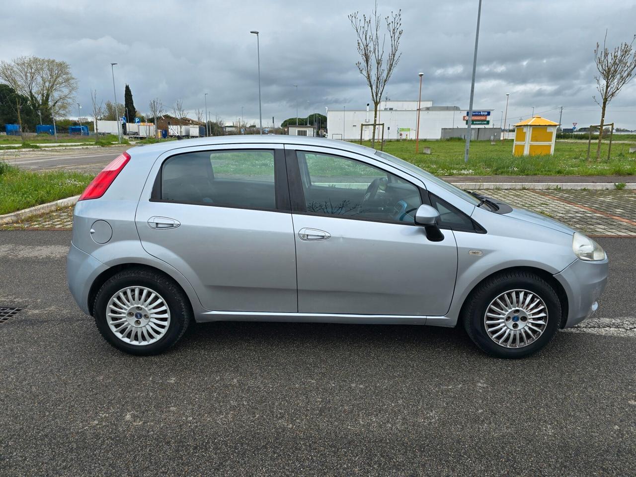 FIAT GRANDE PUNTO 1.2 BENZINA NEOPATENTATI