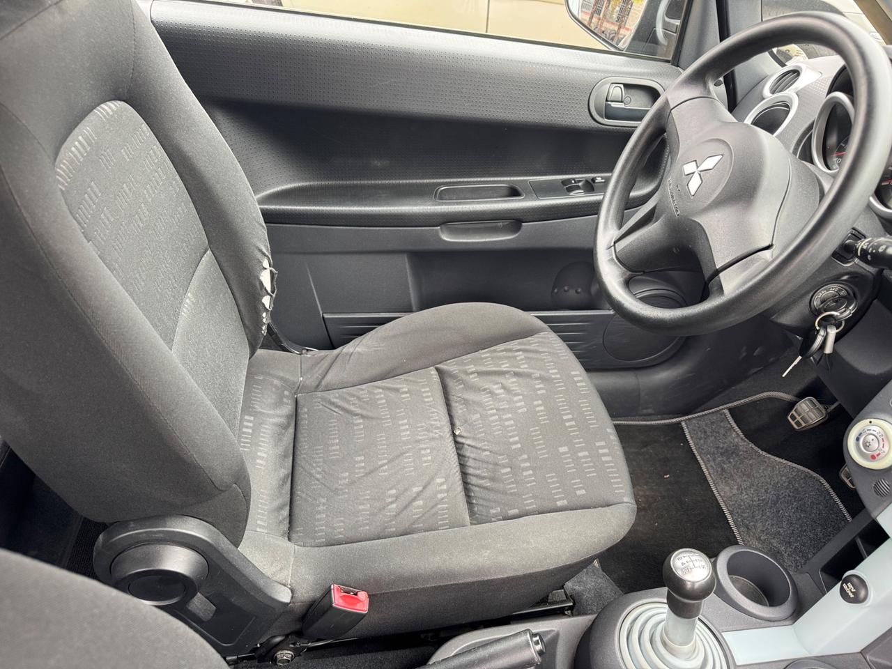 Mitsubishi Colt 1.1 12V 3p. Neoplasie
