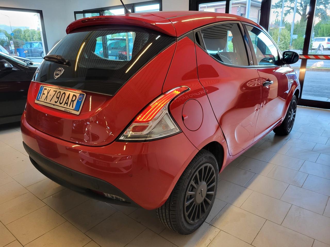 Lancia Ypsilon 1.2 69 CV 5 porte S&S Gold