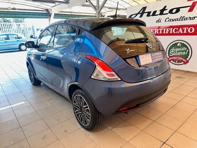 Lancia Ypsilon 1.0 FireFly 5 porte S&S Hybrid Silver Plus